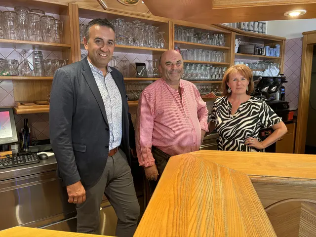 Bürgermeister Thomas Kraufhofer, Thomas Schnisa und Vizebürgermeisterin Renate Spindler. | Foto: Tanja Handlfinger