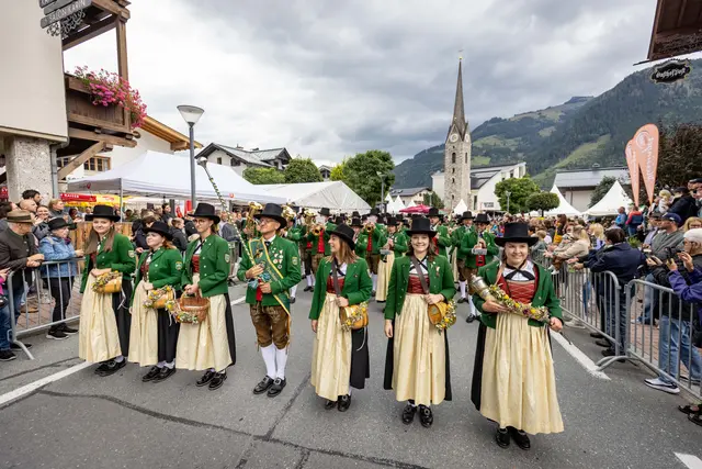 Die Trachtenmusikkapelle Maishofen war auch heuer wieder beim traditionellen Festumzug mit dabei und sorgte für musikalische Unterhaltung. | Foto: Nikolaus Faistauer Photography