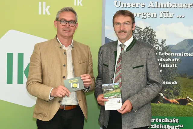 LK-Präsident Franz Waldenberger (li.) mit Bürgermeister Johann Feßl aus Edlbach. | Foto: Foto: LK