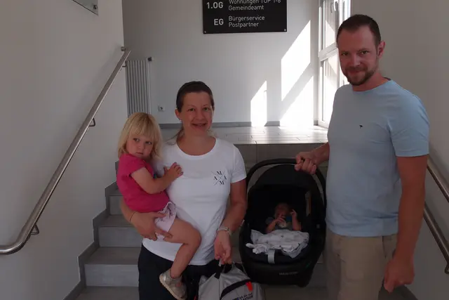 Simone und Christoph Panzer mit dem kleinen Josef und Schwester Helena | Foto: Marktgemeinde Gastern