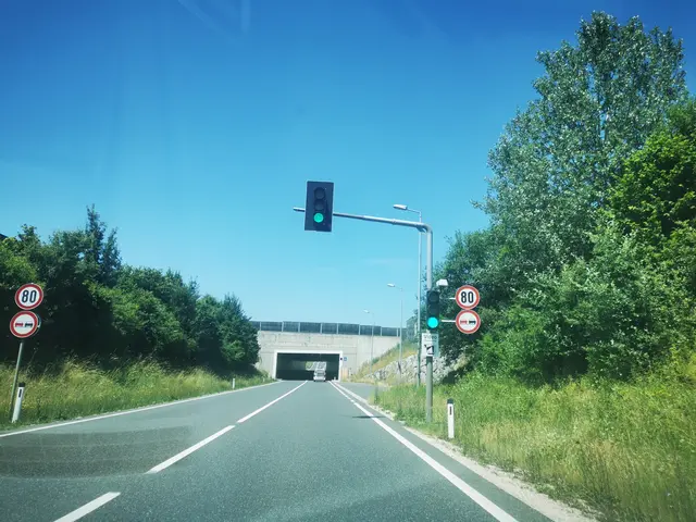Der Tunnel Metz auf der B309 wird gereinigt. Daher wird die Steyrer Straße zwischen Hargelsberg und A1 Enns West gesperrt.  | Foto: Ulrike Plank