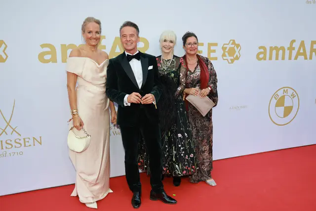 Von links: Ulli Ehrlich (Sportalm), Designer Gottfried Birklbauer, Unternehmerin Nora Edberg sowie Bruni Fröschl. | Foto: Franz Neumayr