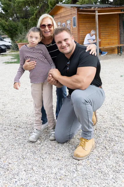 Pia mit Organisatorin Christine Brunhölz und dem stärksten Mann Österreich Mathias Göth.  | Foto: Rene Brunhölzl