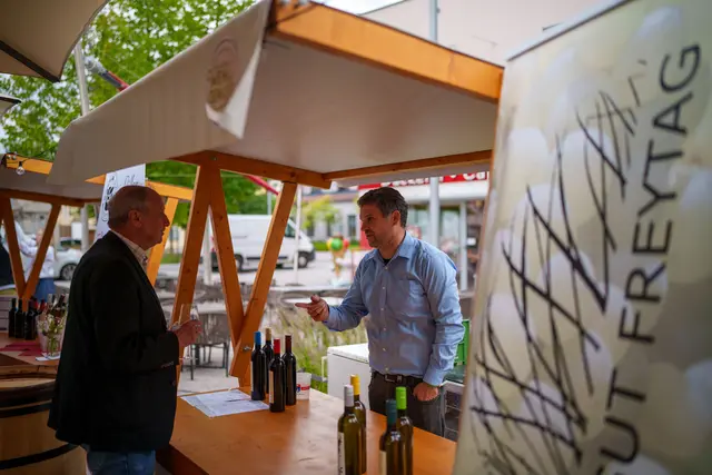 Winzer aus dem Bezirk Wiener Neustadt und dem Burgenland stellten aus. | Foto: Johannes Friedl