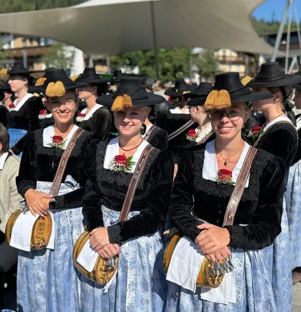Fesche Marketenderinnen durften beim Bezirksmusikfest nicht fehlen.  | Foto: Gem. Kaltenbach