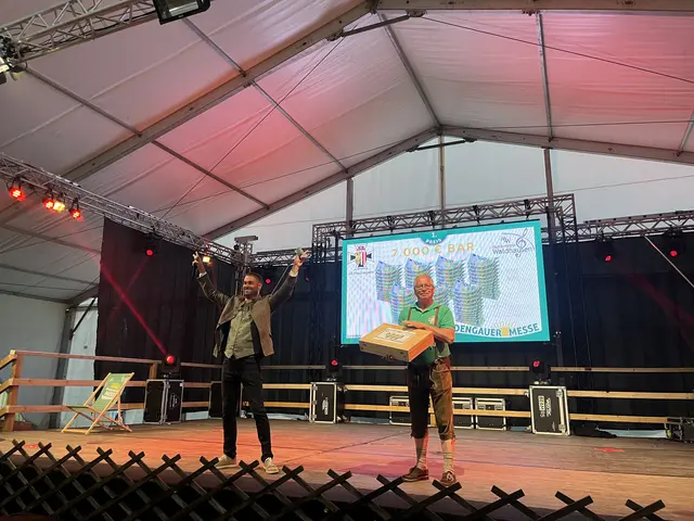 Große Spannung bei der Verkündung der Gewinnerin. | Foto: Strudengauer Messe