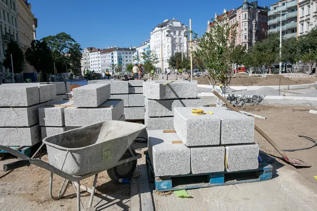 Die ersten Bäume wurden gepflanzt, 2.000 Quadratmeter entsiegelt und mit insgesamt 35.000 Pflastersteinen neu gestaltet. | Foto: BV 6