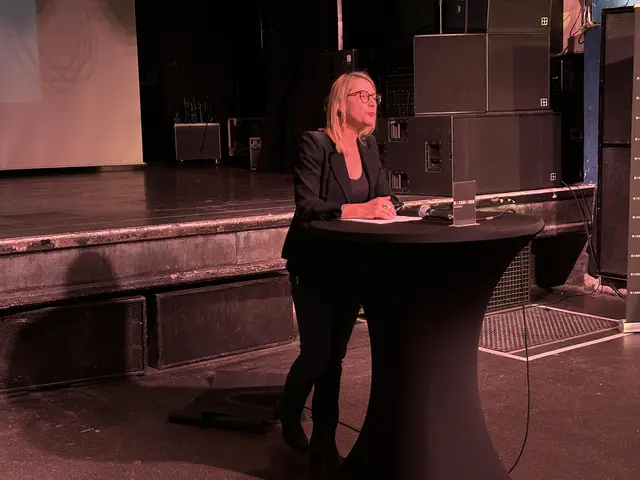 Susanna Kuschnig, stv. Geschäftsführerin des Rockhouse Salzburg: "Seit 25 Jahren begleitet MeinBezirk Salzburg - vormals Bezirksblätter - die Kulturszene Salzburgs und damit auch das Rockhouse - mit Engagement und feinem Gespür. Berichte und Ankündigungen haben dazu beigetragen, dass unser Haus, die Künstler und Künstlerinnen, die hier auftreten, und die Besucherinnen und Besucher, die Konzerte, Workshops oder einfach die Rockhouse Bar frequentieren, noch mehr ins Rampenlicht gerückt wurden. Dafür möchte ich mich ganz herzlich danken und freue mich auf viele weitere Jahre toller Zusammenarbeit! Im Namen des Rockhouse-Teams." | Foto: Schrofner