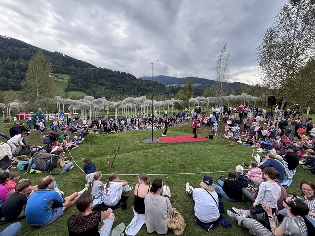 Das Wetter spielte mit und die Leute genossen die Shows.  | Foto: Haun