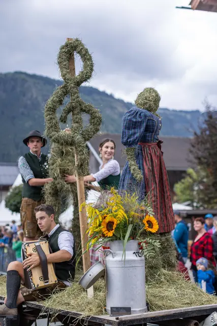 Kreative Figuren aus Heu sorgten für "Wow"-Momente in Maishofen. | Foto: Nikolaus Faistauer Photography