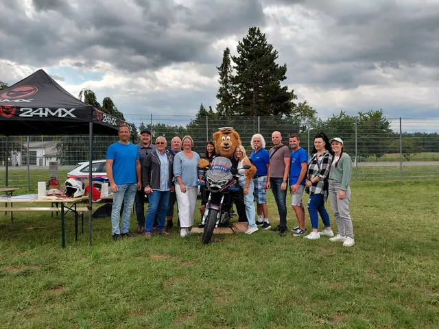 Günter Jammerbund war als "Polizeibär " am Motorrad dabei. | Foto: Christian Rasner