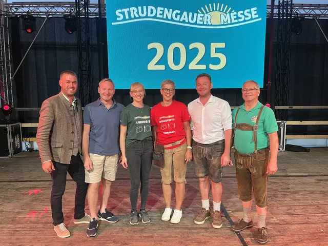 Die neuen T-Shirts des Messeteams - gesponsert wurden diese von den Waldhausner Unternehmern Christian Berger (Berger Wasser und Heizung) und Thomas Berger (Berger Fliesen und Steine). | Foto: Strudengauer Messe