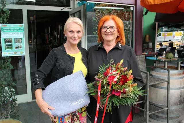 Frau in der Wirtschaft-Bezirksvorsitzende Riki Vogl und Gastronomin Monika Weissgerber | Foto: Cescutti