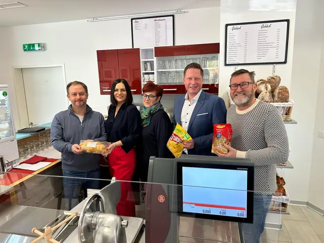 Großer Andrang herrschte am Eröffnungstag. Das ließ sich auch der ein oder andere Politiker bzw. Politikerin nicht entgehen. | Foto: Unser G'schäft