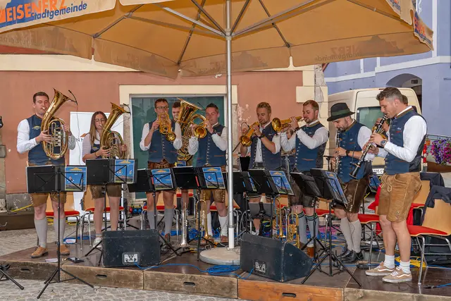Die Innerberger Böhmische begeisterten beim Open Air am Bergmannsplatz in Eisenerz alle Generationen. | Foto: Innerberger Böhmische