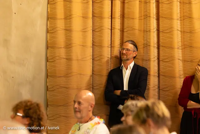 Gemeinderat Sebastian Schirl-Winkelmaier amüsiert mit dabei. | Foto: www.cine-motion.at / Ivanek