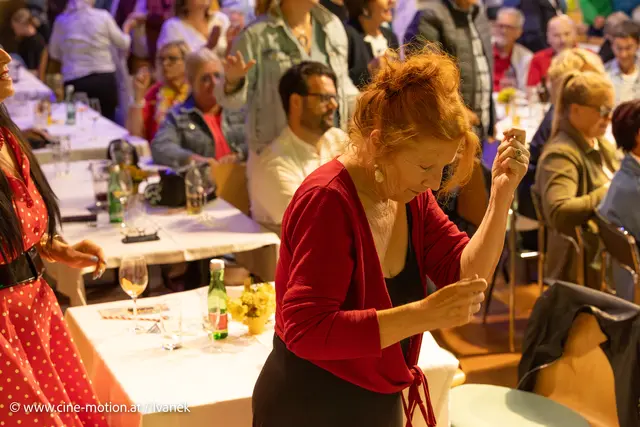 Ganz in die 50ziger und 60ziger Jahre vertieft. | Foto: www.cine-motion.at / Ivanek