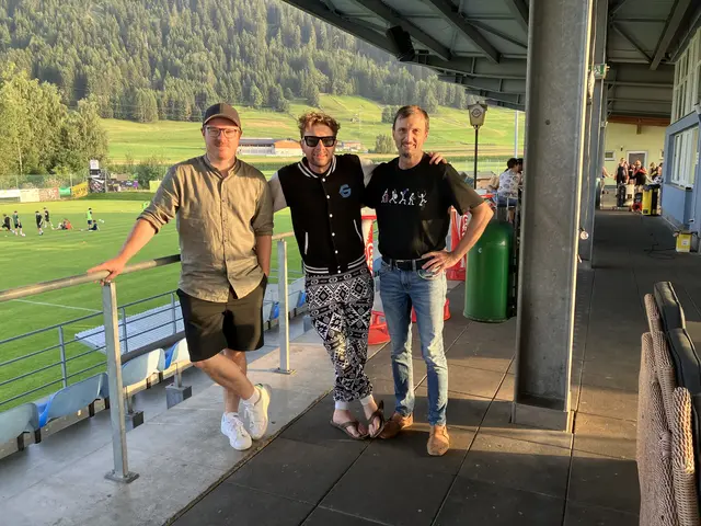 Alle Beteiligten freuen sich auf einen einzigartigen Konzertabend im Zeichen des alternativen Rocks. Im Bild: (v.l.n.r.) Mitveranstalter- Michael Happ (Happ´s), DJ Tobshowhost- Tobias Wilhelmer und AKA Obmann Hansjörg Markt | Foto: AKA