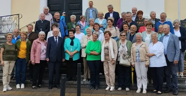 Viele Menschen aus seinen frpheren Pfarren besuchten Johannes Grill bei seinem Priesterjubiläum. | Foto: Anni Mayer