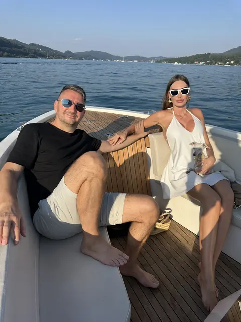 Walter und Susi Temmer mit Hündin "Heidi" bei den Dreharbeiten in Velden am Wörthersee | Foto: Temmer