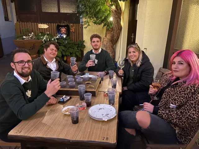 Beim Teifl’s Heurigen im Weingut &amp; Heurigen Steiger strömten die Gäste ab 17 Uhr zusammen, um in entspannter Atmosphäre edle Tropfen und regionale Köstlichkeiten zu probieren. | Foto: Neudörfler Gfang Teifln