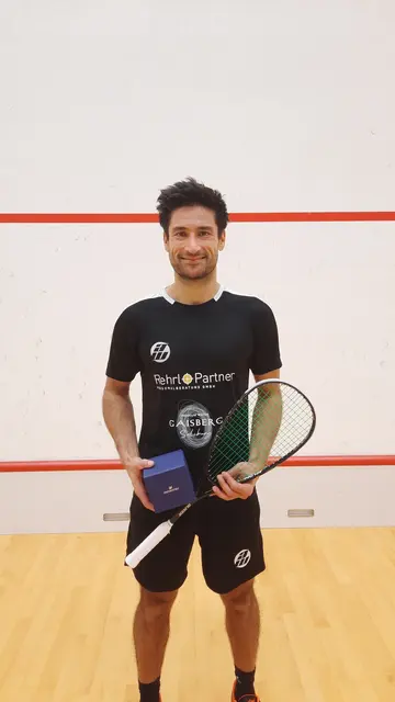 Der 19-fache-Staatsmeister im Squash, Aqeel Rehman, hebt regionale Berichterstattungen hervor, da "diese in den nationalen Medien wenig Platz haben, aber für die Menschen in der betroffenen Region trotzdem relevant sind. Das betrifft auch den Sportbereich, der mir persönlich natürlich besonders wichtig ist. Daher freue ich mich ganz speziell, wenn über meine sportlichen Ereignisse berichtet wird, aber natürlich genauso, wenn andere SportlerInnen in MeinBezirk eine Plattform bekommen." | Foto: zVg