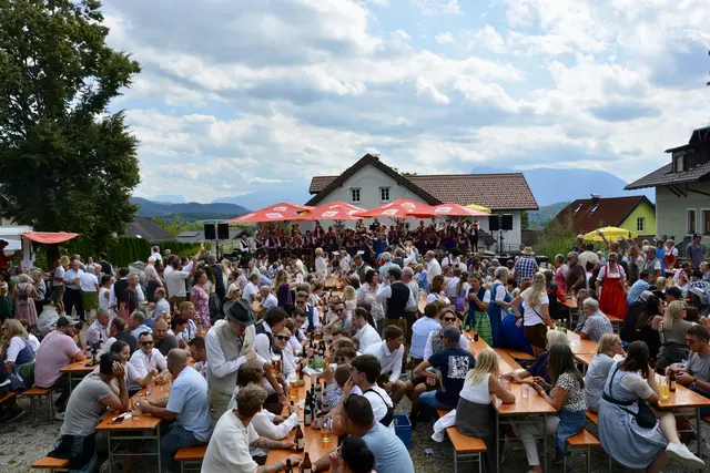 Während in den Vorjahren selbst Regen der Feierfreude keinen Abbruch tat, herrschte heuer bei strahlendem Wetter besonders ausgelassene Stimmung.  | Foto: OMK Elixhausen