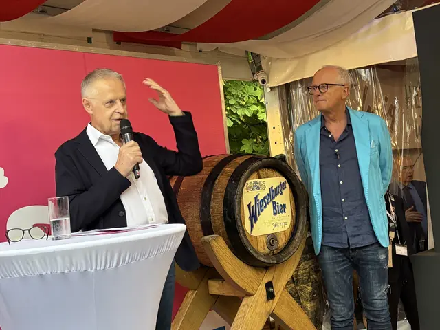 Der Organisator erzählt | Foto: Schütz