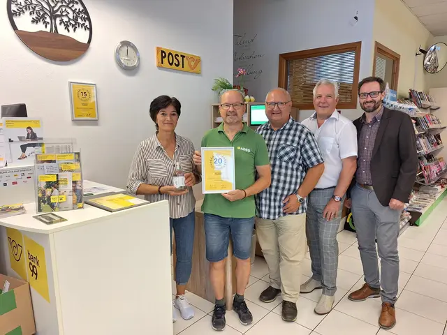 Betreiber Brigitte und Karl Kainz, Bürgermeister Manfred Wühl, Postpartner Betreuer Reinhard Wondra und Leiter Postpartner Region Ost Markus Morgenbesser (v.l.) | Foto: Österreichische Post AG