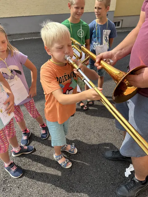 Die Kinder waren durch und durch begeistert von den ganzen Instrumenten. | Foto: privat