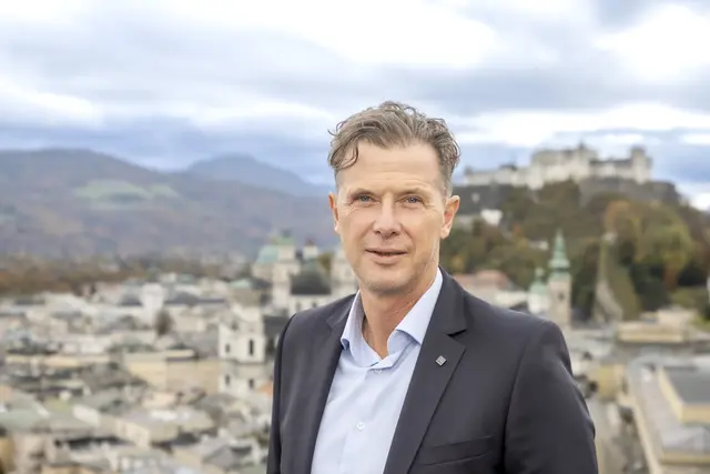Für Roland Aigner, Geschäftsführer des Altstadtverbands Salzburg, steht MeinBezirk für "unabhängigen und objektiven Regionaljournalismus – der im Moment wichtiger ist als je zuvor. Wir haben mit eurem Medium einen verlässlichen Partner, der unsere Themen an eine breite Leserschaft transportiert." | Foto: Altstadtverband Salzburg/Andreas Kolarik