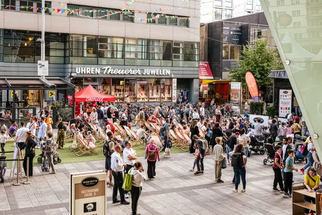 Das Landstraßer Fest lockte vor allem die jungen Landstraßerinnen und Landstraßer nach Wien Mitte.  | Foto: Sunla Mahn