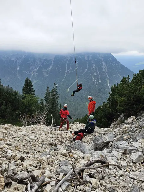 Die Wanderin wurde in Steinberg a. R. von der Bergrettung geborgen. | Foto: ZOOM-Tirol