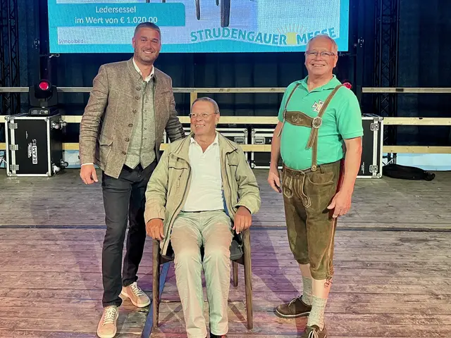 3. Preis: Johann Stödtner gewann einen Vollholzessel mit Lederbezug von Anrei. | Foto: Strudengauer Messe