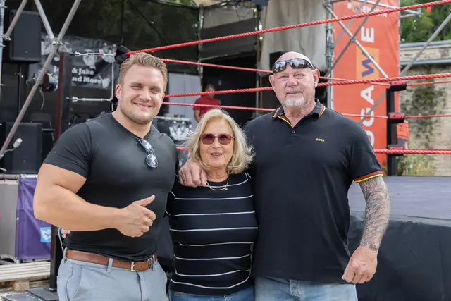 Göth, Brunhölzl mit Wrestling-Legende Franz Schlederer (v.r.).  | Foto: Rene Brunhölzl