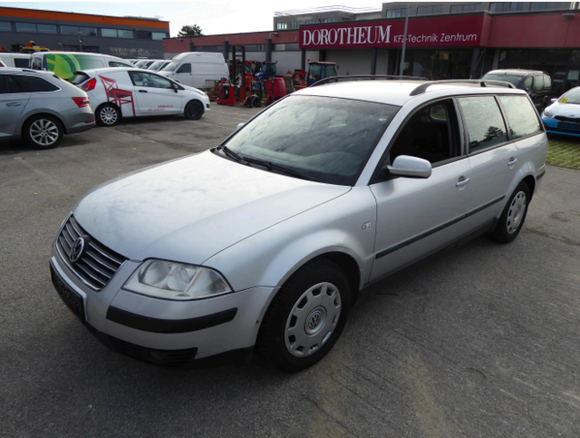 85 kW bzw. 115,5 PS stark und im November 2024 für 2.000 Euro (Startpreis: 400 Euro) ersteigert: ein in der Verwertung gelandeter VW Passat Variant Cool 2.0 Automatik. Zustand: "stark gebraucht (u. a. Streifschäden)". | Foto: Dorotheum