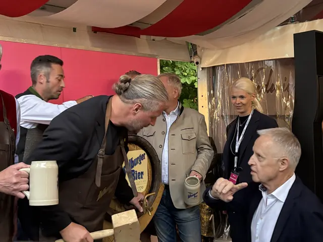 Fassanstich durch BGM Molnar | Foto: Schütz