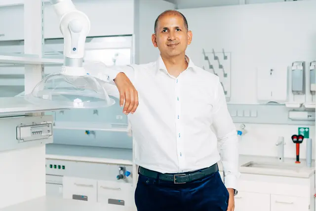 Der 38-jährige Wali Malik wird ab nun am KI-Biotechnik-Institut "Aithyra" forschen. | Foto: ÖAW/Klaus Pichler