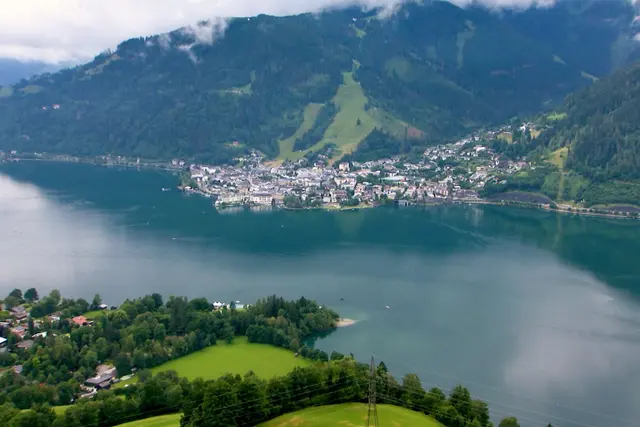 Die Sturmwarnleuchten am Zeller See sorgen für mehr Sicherheit. | Foto: Land Salzburg/Franz Schwaighofer
