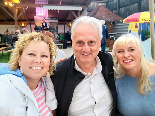 Anita, Vizebürgermeister Franz Aigenberger, Kulturreferentin-Gemeinde Mauthausen-Sonja Kolar | Foto: Anita