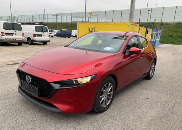 90 kW bzw. 122 PS stark und im Dezember 2024 für 10.500 Euro (Startpreis: 2.000 Euro) ersteigert: ein in der Verwertung gelandeter Mazda 3 S Skyactiv G 2.0M Hybrid 6GS Al-Selection. Zustand: "gebraucht". | Foto: Dorotheum