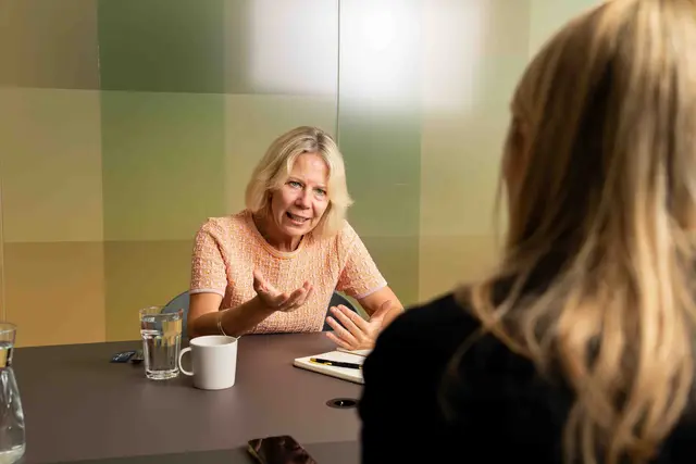 Andrea Fuhrmann: Eine gute Freundinhat mir gezeigt, dass Karriere und Familie vereinbar sind – mit guter Organisation, verlässlicher Unterstützung und klarer Prioritätensetzung.  | Foto: Martin Baumgartner