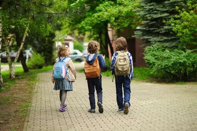 Die Gesamtschülerzahl bleibt mit voraussichtlich 1,166 Millionen Kindern und Jugendlichen hingegen nahezu unverändert und weist sogar ein leichtes Plus von 0,3 Prozent auf. | Foto: unguryanu/Shutterstock.com