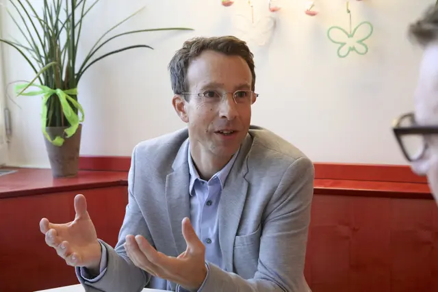 Fortbildung als Trumpf: Stephan Witzel spricht im MeinBezirk Business-Lunch über die Bedeutung von Bildung in jedem Alter. | Foto: Christian Pichler