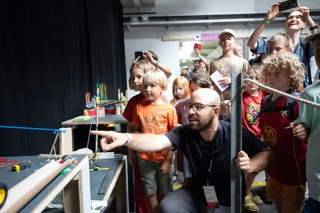 create your world ist ein riesiger Spielplatz voller verrückter Ideen, grenzenloser Fantasie und unbändiger Neugier – in der PostCity bei freiem Eintritt. | Foto: Tom Mesic