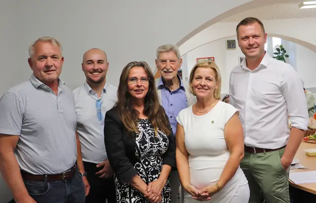 Die Obleute des ÖKB Kalsdorf Mattias Dunkl und Helmuth Adam (zweite Reihe) mit Manfred Komericky, Monika Dunkl, Sabine Jakubzig und Michael Konrad. | Foto: Edith Ertl