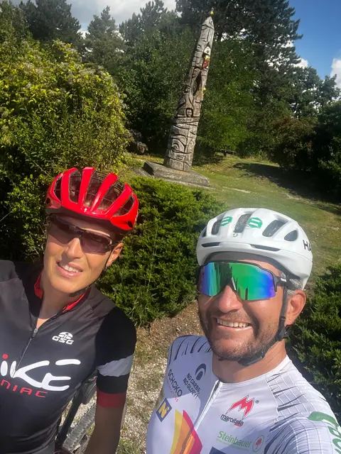 Ultrarad-Star Philipp Kaider und Mountainbike-Ass Michael Hiess wagen am Sonntag, 31. August 2025, ein „Everesting“ – 44-mal rauf auf den Buschberg, bis die Höhe des Mount Everest geschafft ist. | Foto: Kaider