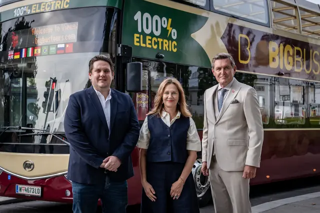 Zehn vollelektrische Doppelstockbusse sind bereits im täglichen Einsatz, bis Ende 2025 soll die gesamte Flotte auf 16 E-Fahrzeuge erweitert werden. | Foto: Tobias Holzer
