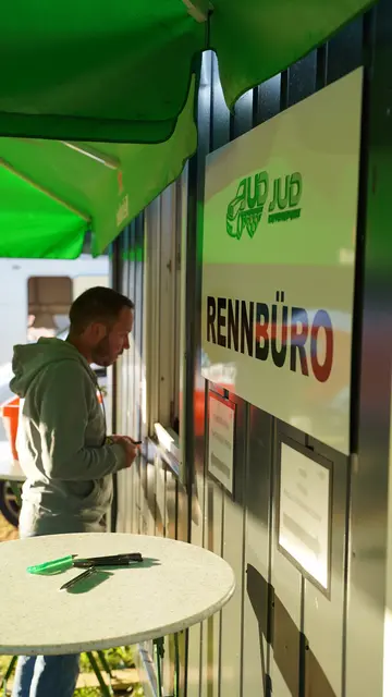 Das Rennbüro ist der administrative Dreh- und Angelpunkt der Veranstaltung. | Foto: Jud Motorsport