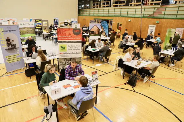 Rund 60 Unternehmen werden sich beim Lehrlings-Speed-Dating in der Stadtwerke-Hartberg-Halle präsentieren. | Foto: Alfred Mayer